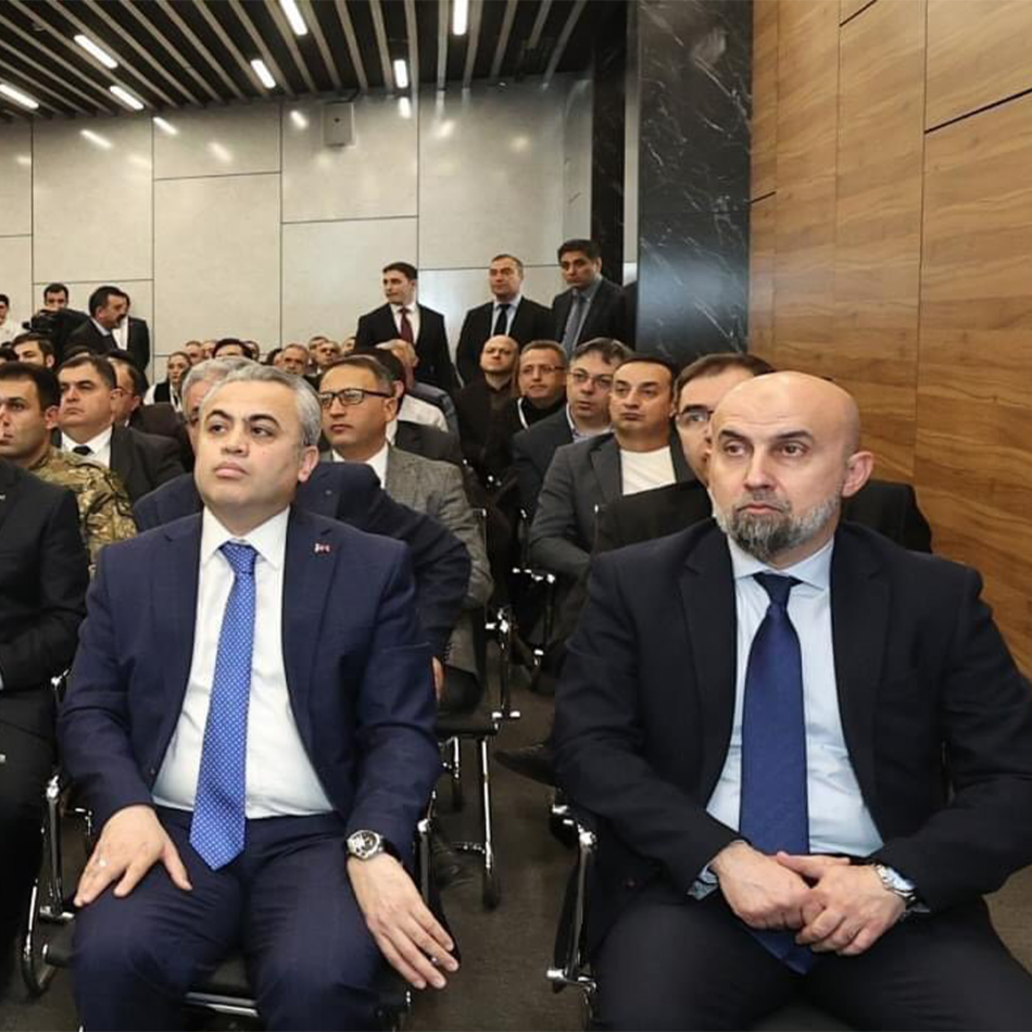 “Azərbaycan Sərgi Təşkilatçıları Assosiasiyası”nın İdarə Heyətinin sədri 4 mart tarixində Kiçik və Orta Biznesin İnkişafı Agentliyi (KOBİA) tərəfindən həyata keçirilən Türkiyənin Qəhrəmanmaraş şəhərindən olan iş adamları ilə yerli sahibkarlar arasında təşkil olunan görüşdə iştirak edib